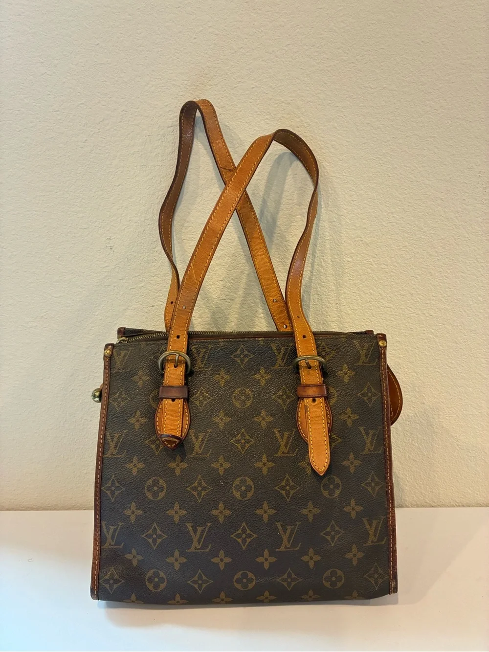LOUIS VUITTON POPINCOURT HANDBAG.